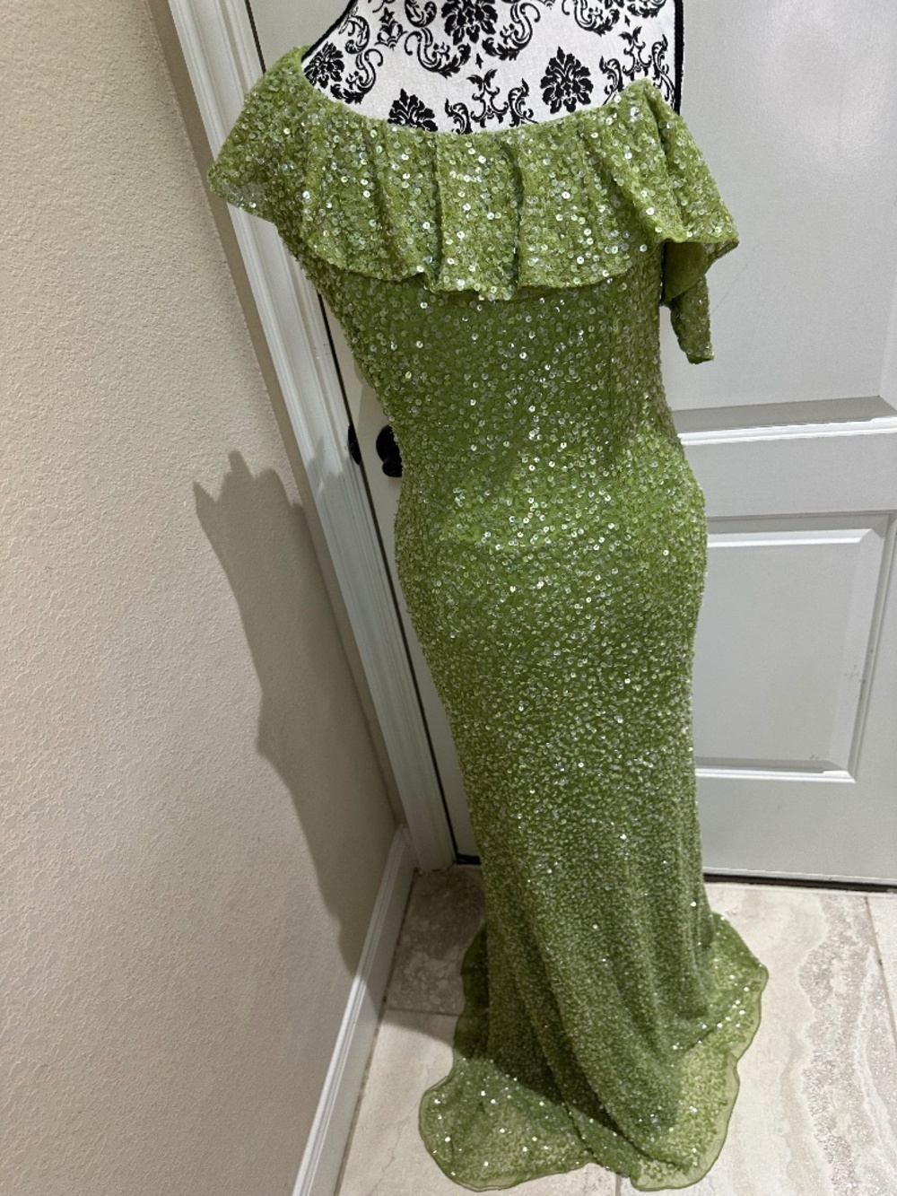 MAC DUGGAL 5611 SEQUIN DROP SHOULDER KEY LIME TRUMPET GOWN size 2